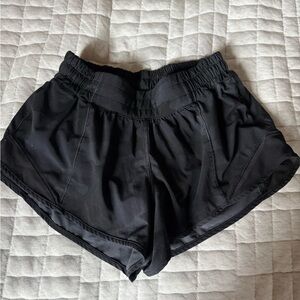 Lululemon Hotty Hot Short II *2.5"